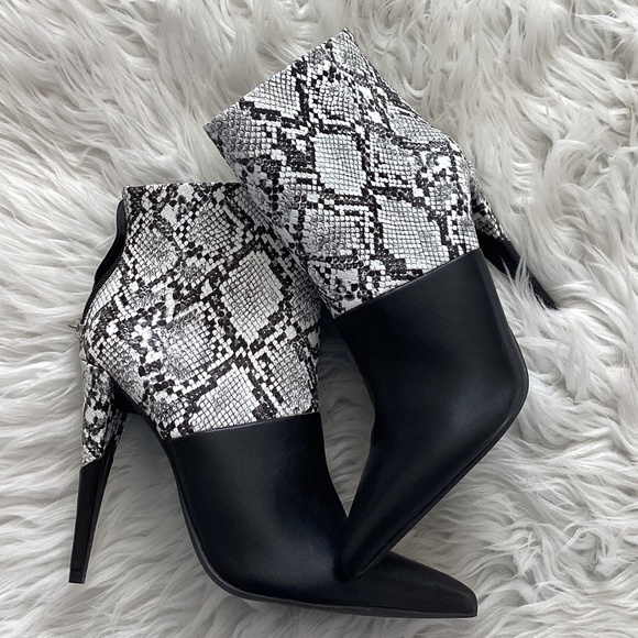 Just Fab X Jessie James Decker Black/snakeskin print booties - Picture 4 of 7